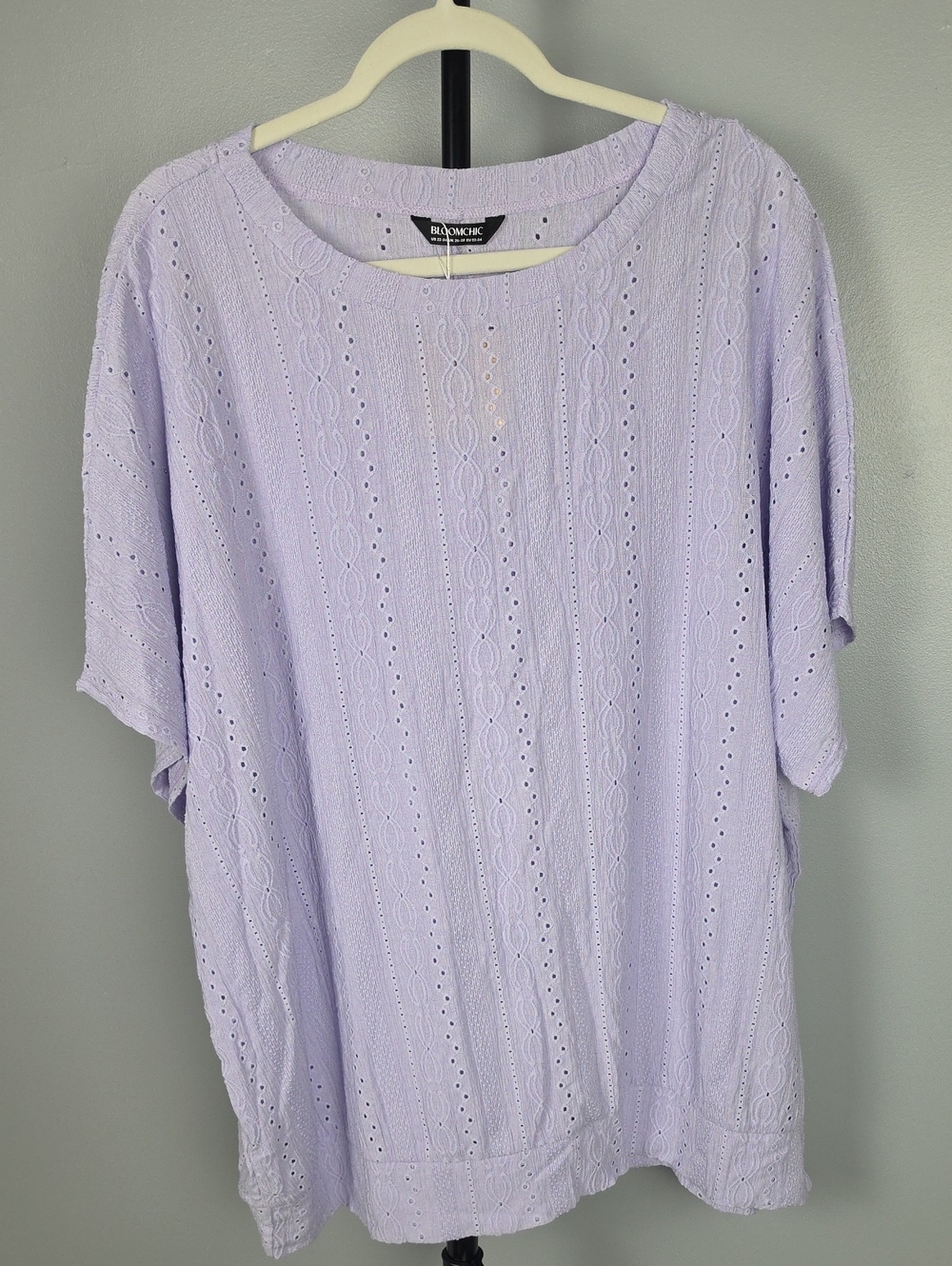 NWT BloomChic Lavender Eyelet Textured Top Plus Size 22/24 (3X)